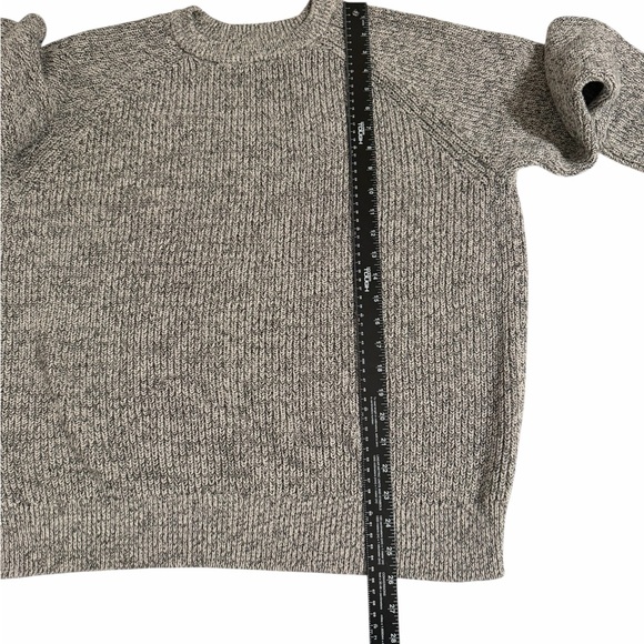 Old Navy Men's Off-White and Black Crewneck Sweater - Picture 4 of 6